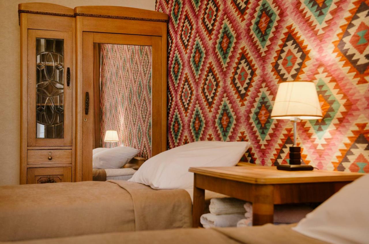 Brick Walls Guest house Gori